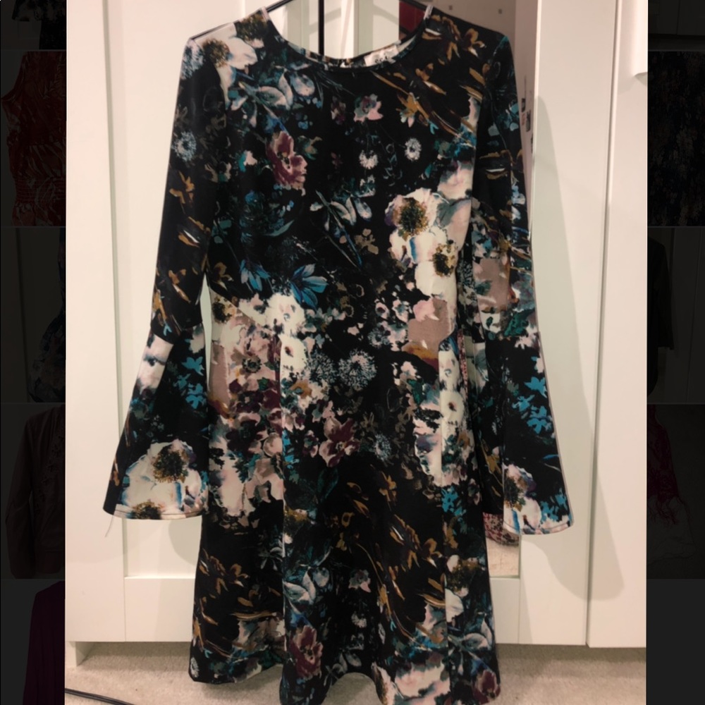 BELL SLEEVE FLORAL DRESS
